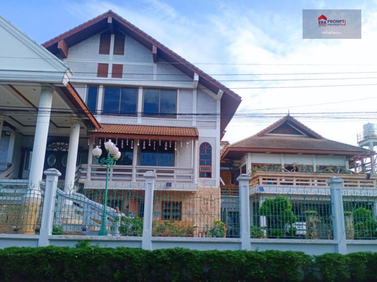 ขาย บ้านไม้สักหลังใหญ่  3 ชั้น หมู่บ้านกฤษดานคร29  และเรือนรับรอง บิลท์อินน์ทั้งหลัง ติดทะเลสาบ เนื้อที่ 2 งาน 68.8 ตารางวา